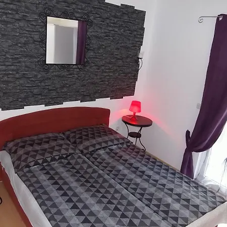 Holiday House With A Parking Space - Lozice, - 18067 Hébergement de vacances