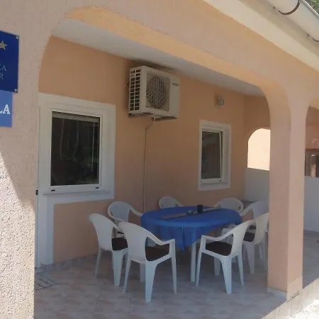 Holiday House With A Parking Space - Lozice, - 18067 * Vir